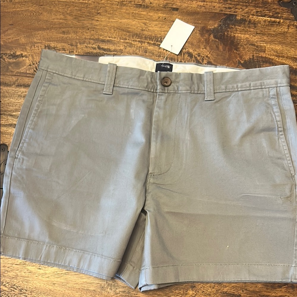 J. Crew Men's olive Flat Front Shorts 5”